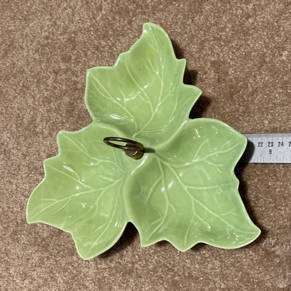 Vintage MCM USA Pottery - Triple Green Leaf Divided Dish with Brass Handle - Picture 3 of 7